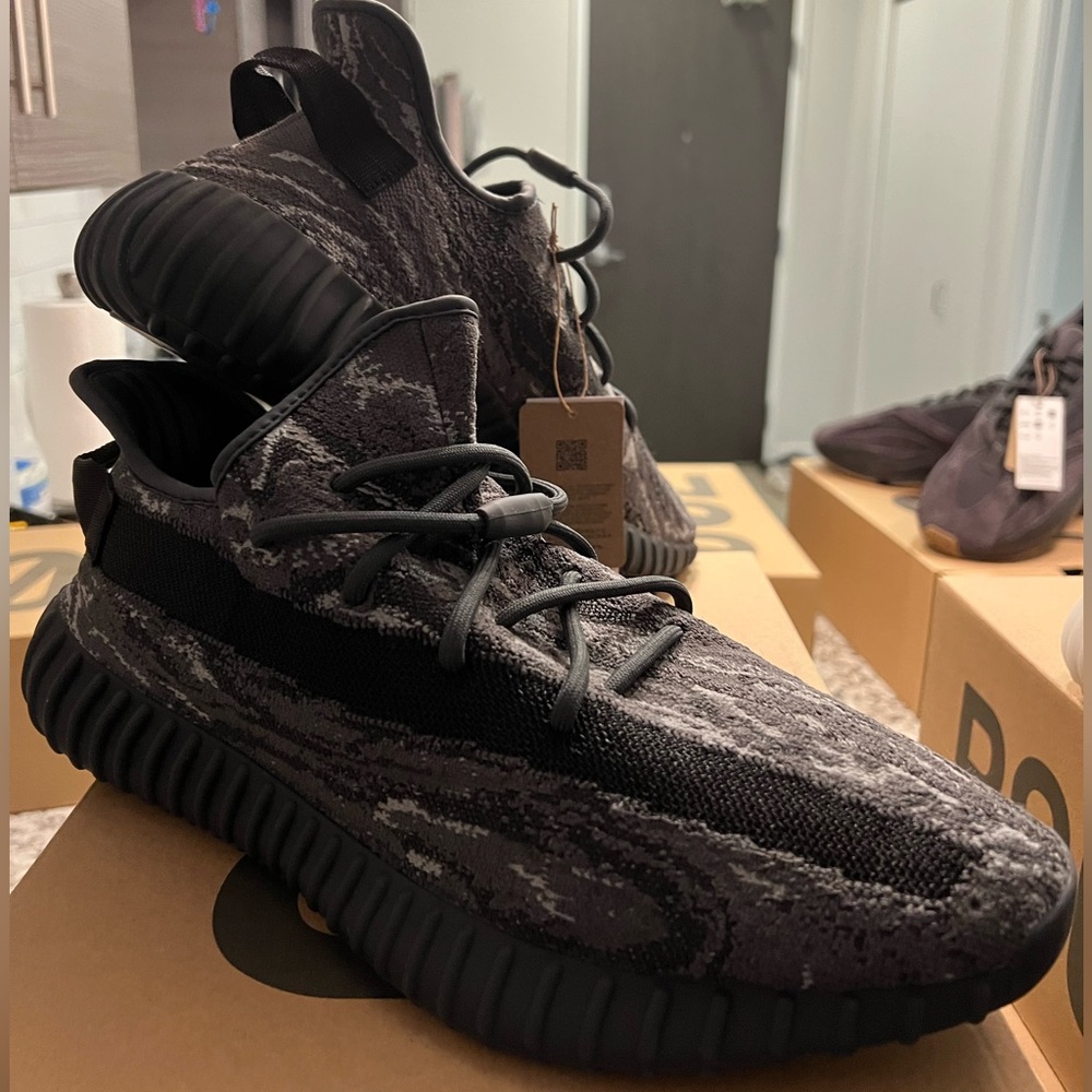Brand new Yeezy 350s in Dark salt